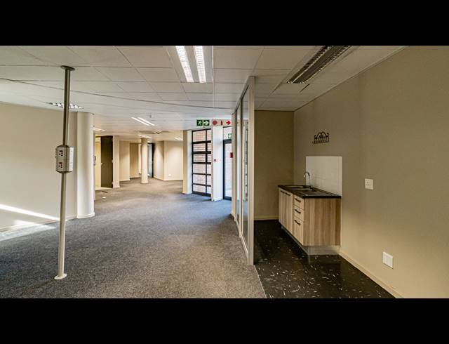 357M² OFFICE TO LET IN PARKTOWN
